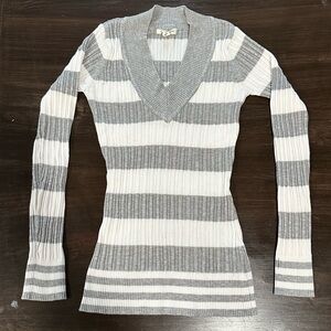 Vintage Y2K Striped V Neck Sweater White Gray Size Juniors Medium Preppy